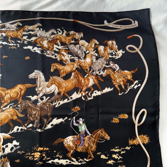 HERMES Le Mustangs Silk Scarf Vintage Equestrian Print STUNNING - Picture 4 of 12